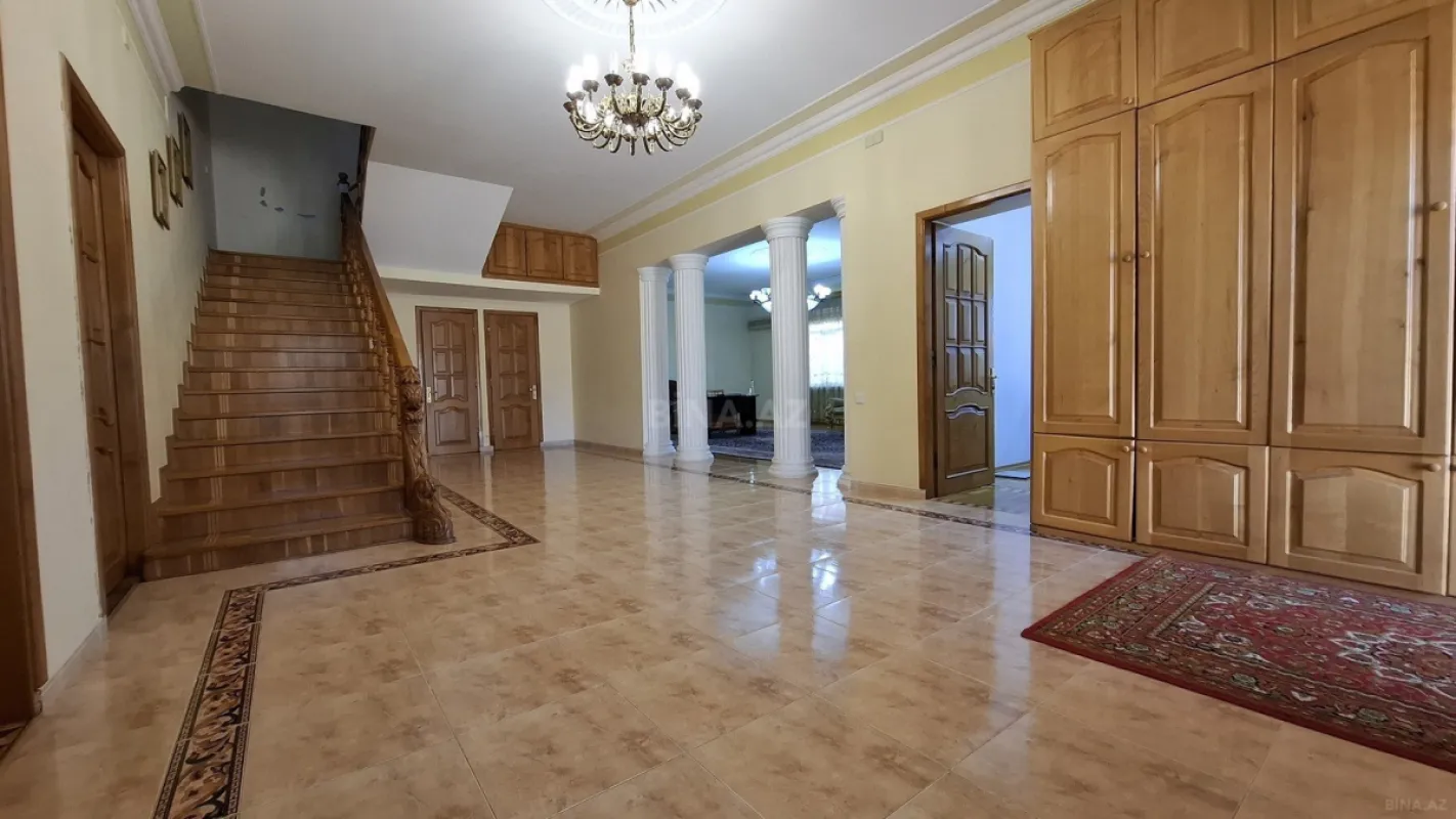 Satılır 7 otaqlı həyət evi 650 m²