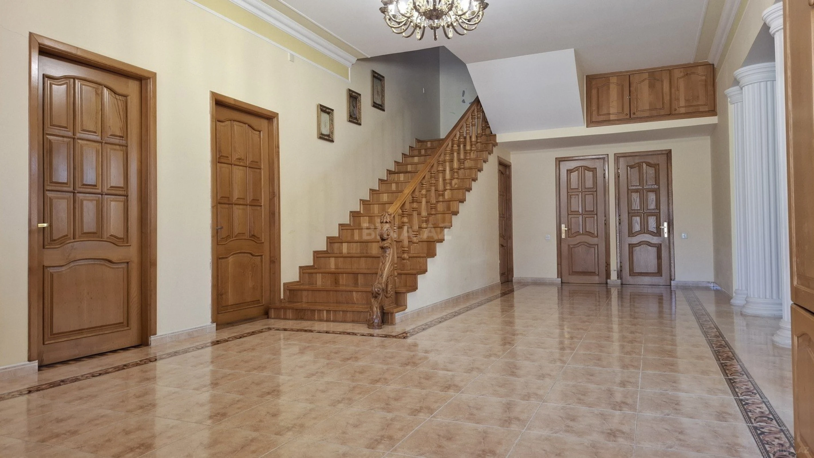 Satılır 7 otaqlı həyət evi 650 m²