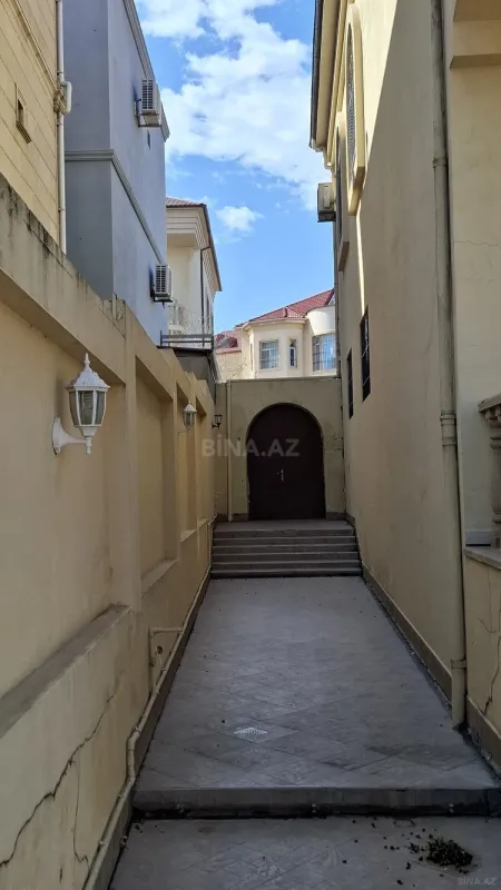 Satılır 7 otaqlı həyət evi 650 m²