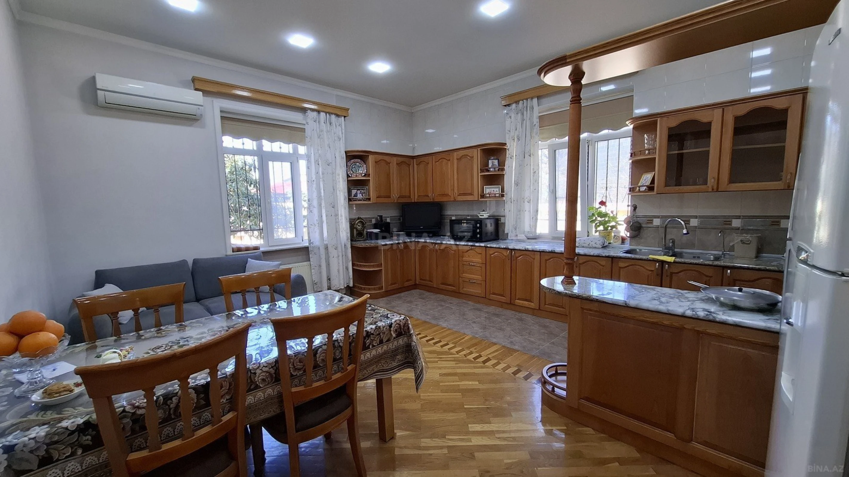 Satılır 7 otaqlı həyət evi 650 m²