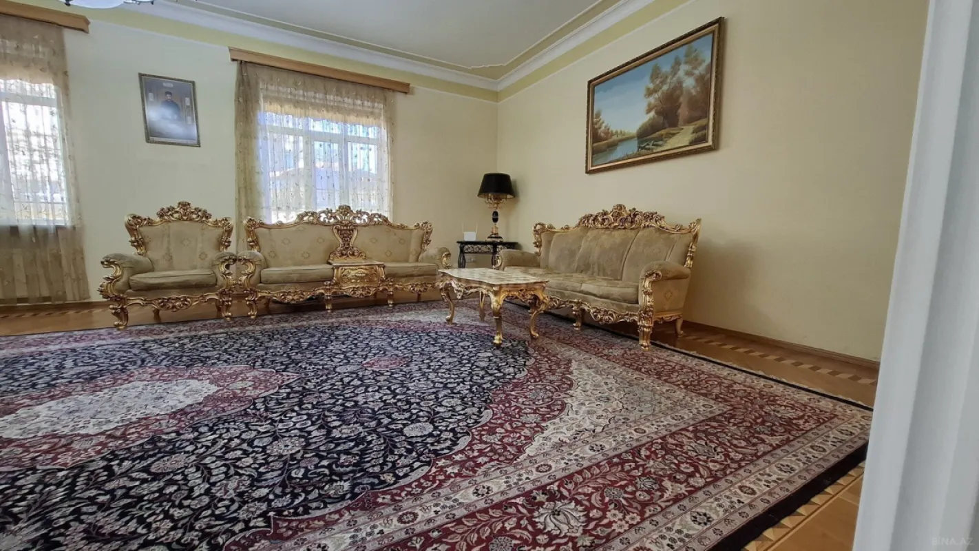 Satılır 7 otaqlı həyət evi 650 m²