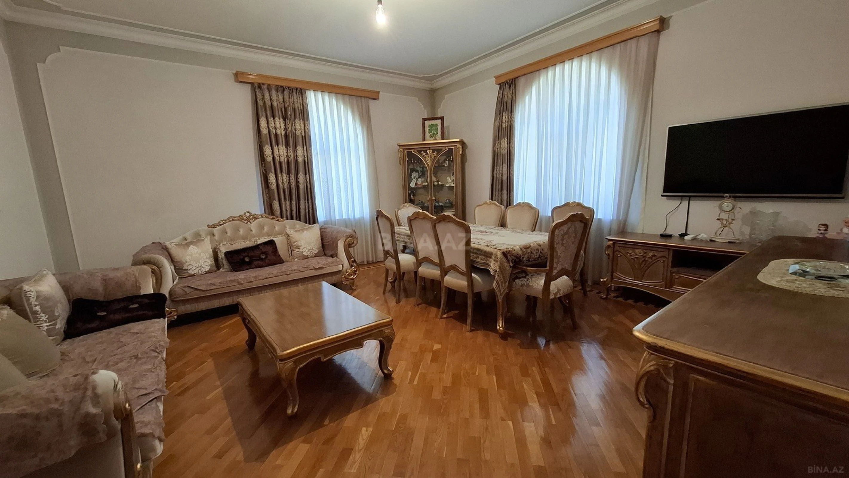 Satılır 7 otaqlı həyət evi 650 m²