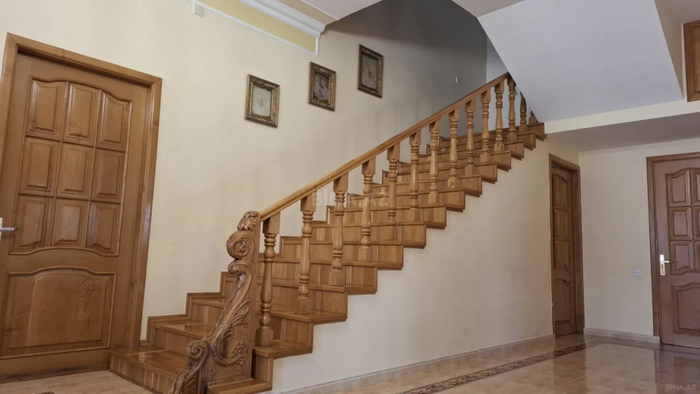 Satılır 7 otaqlı həyət evi 650 m²