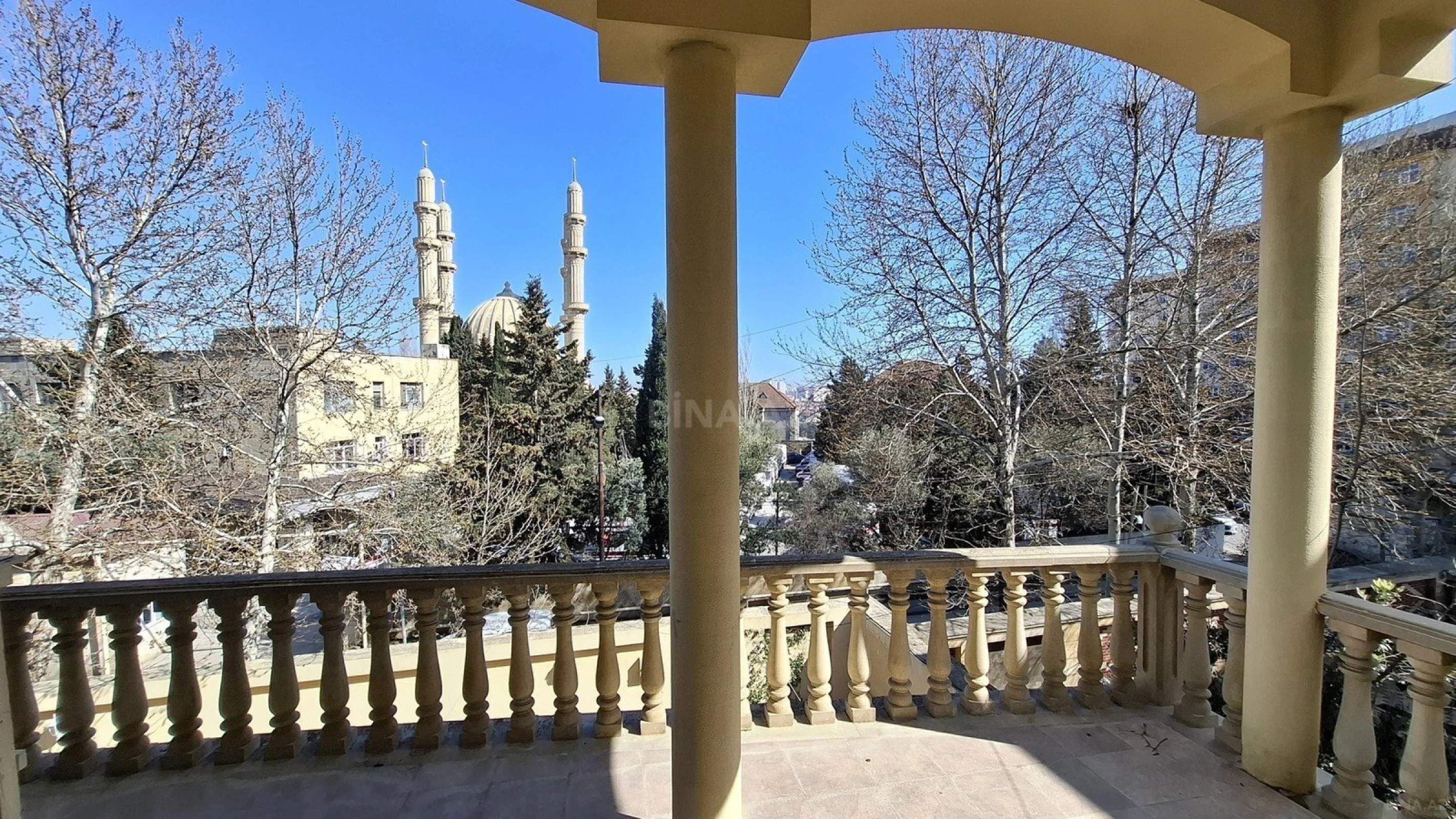 Satılır 7 otaqlı həyət evi 650 m²