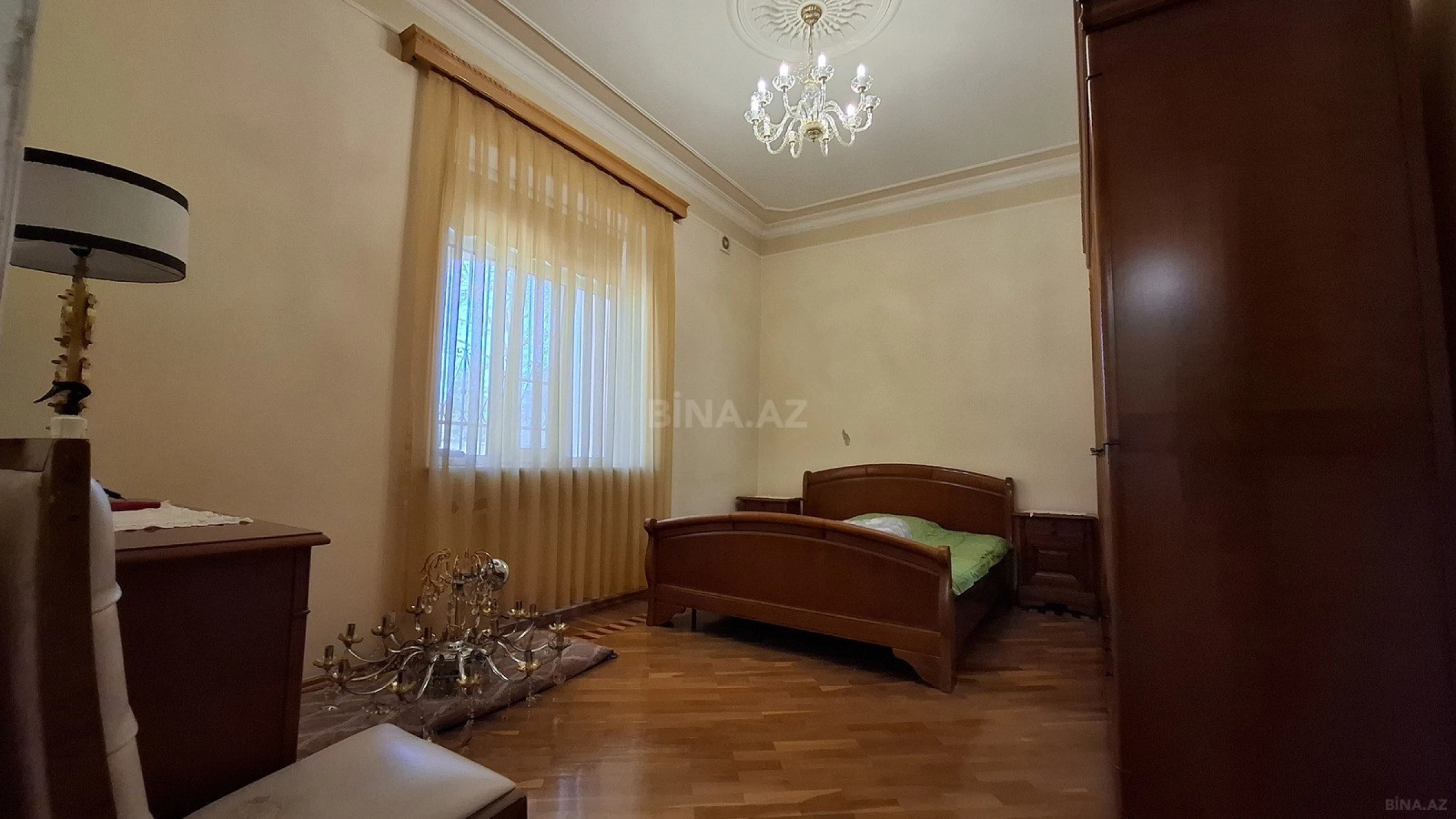 Satılır 7 otaqlı həyət evi 650 m²