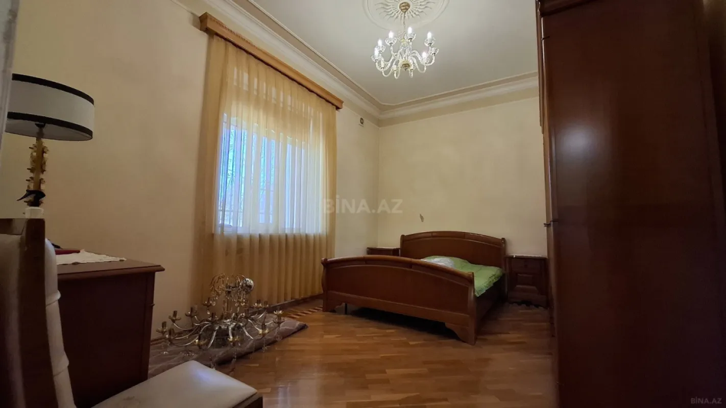 Satılır 7 otaqlı həyət evi 650 m²