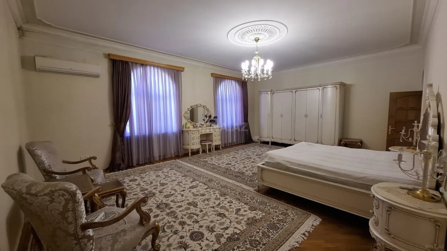 Satılır 7 otaqlı həyət evi 650 m²