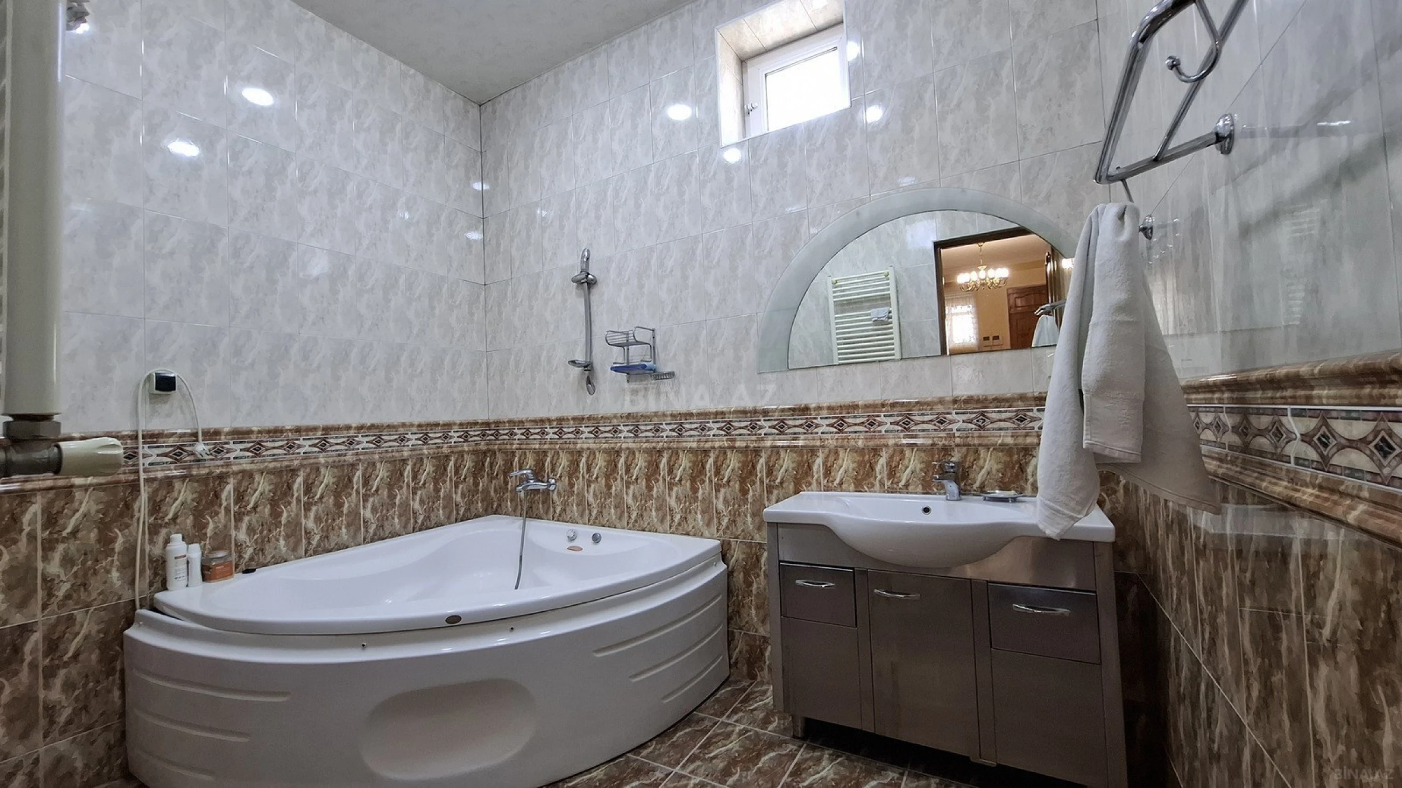 Satılır 7 otaqlı həyət evi 650 m²