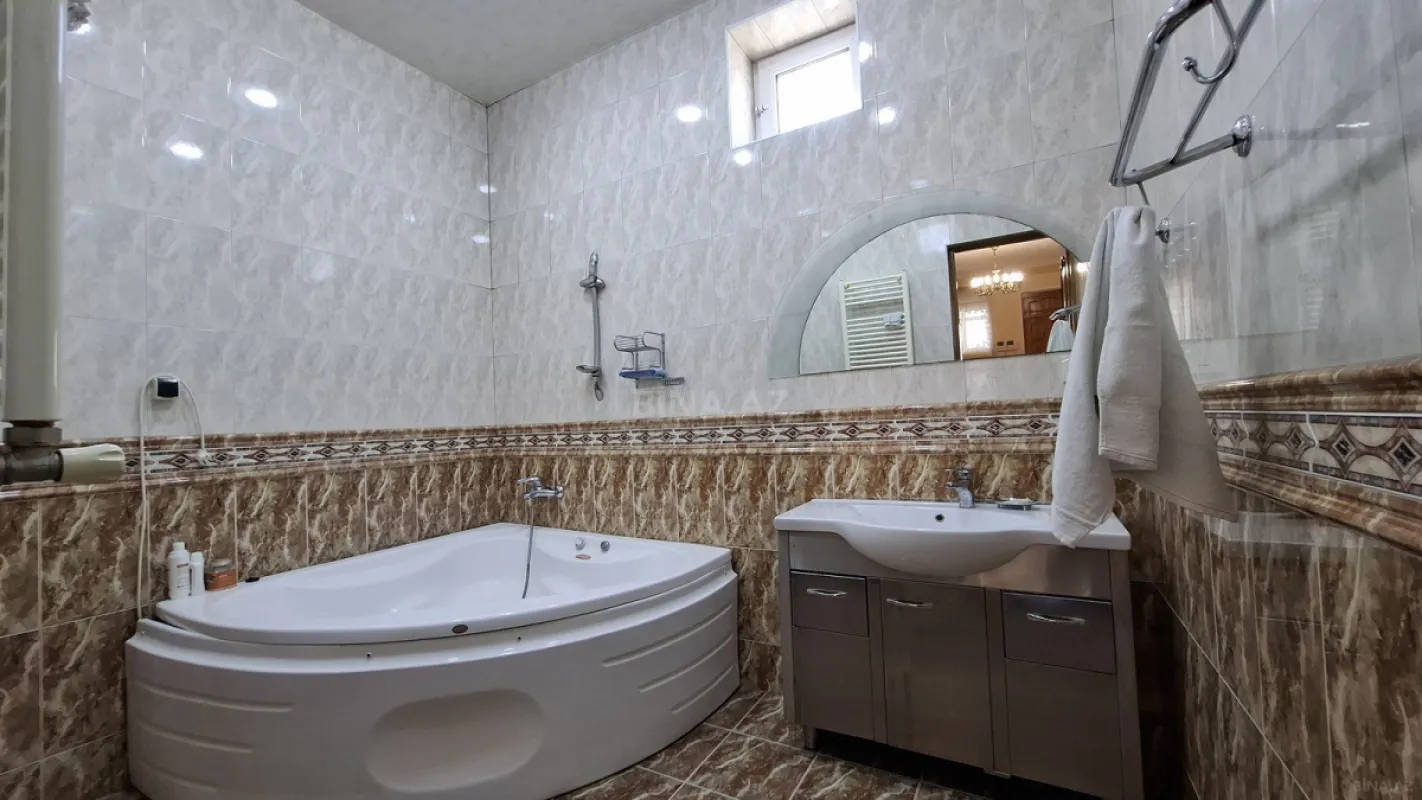 Satılır 7 otaqlı həyət evi 650 m²