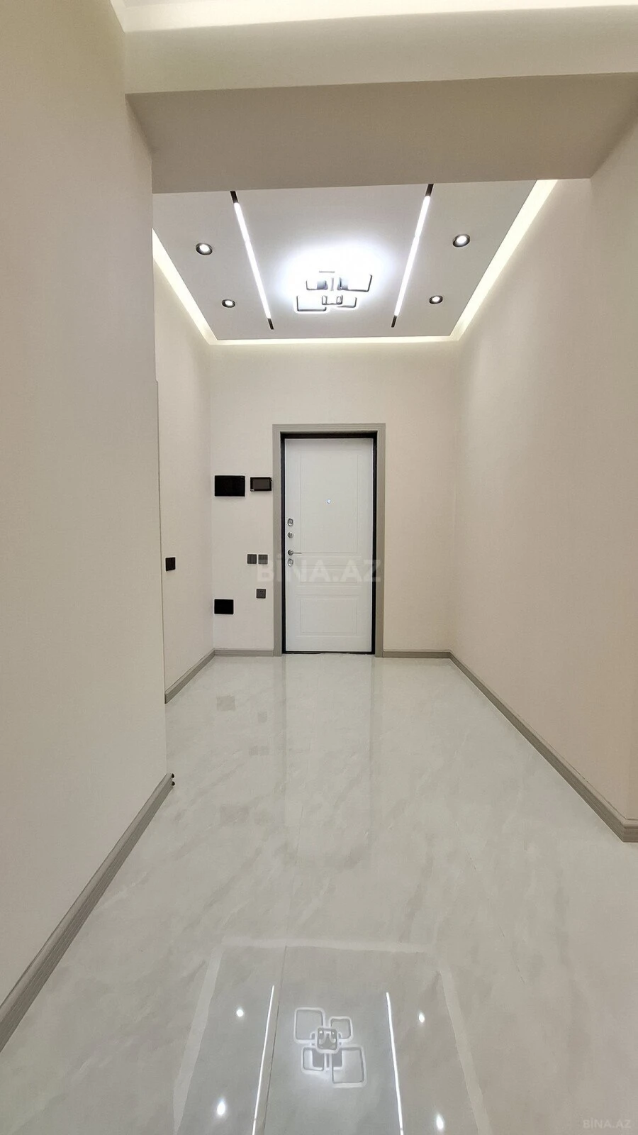 Satılır 2 otaqlı mənzil 82 m²