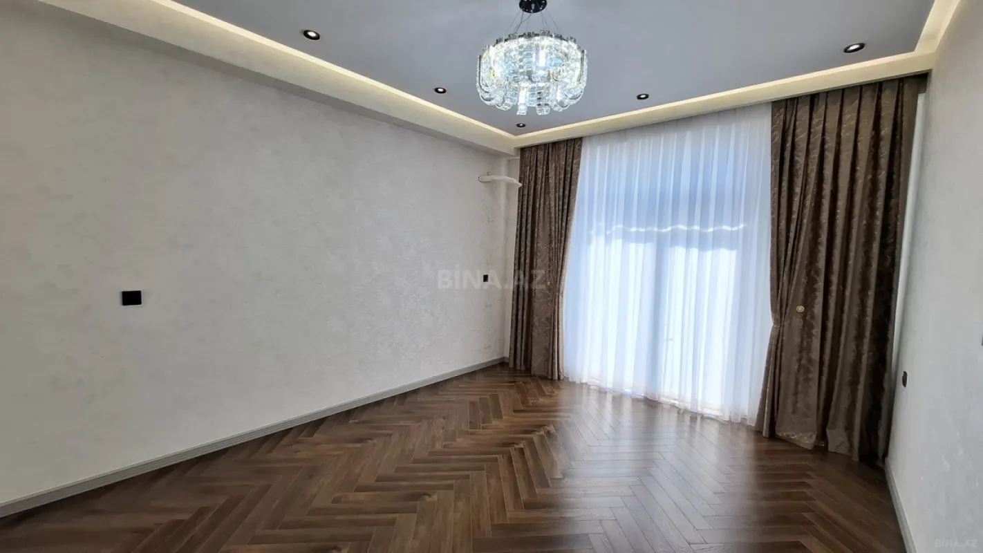 Satılır 2 otaqlı mənzil 82 m²