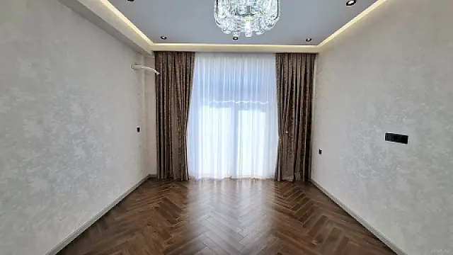 Satılır 2 otaqlı mənzil 82 m²