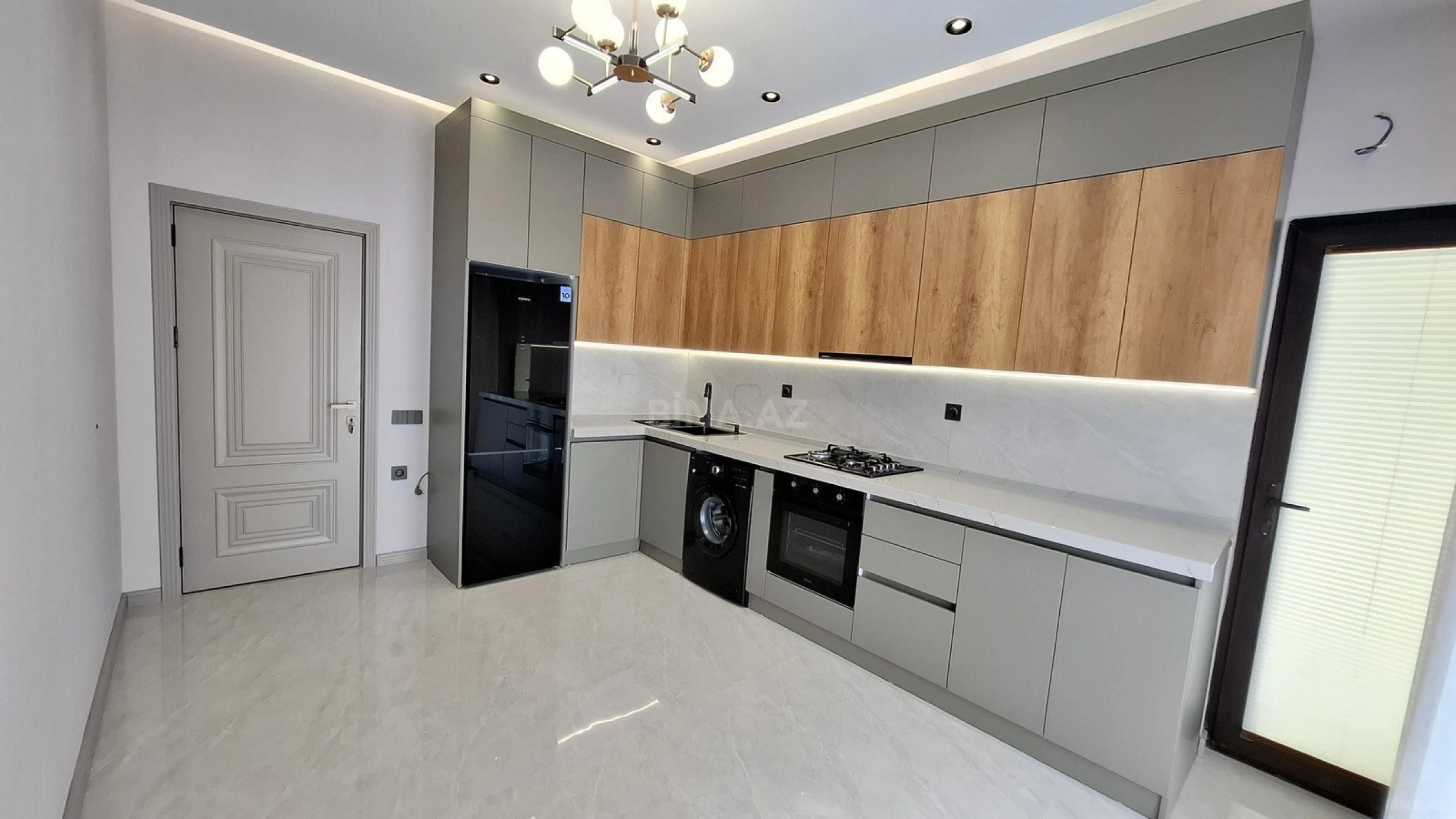 Satılır 2 otaqlı mənzil 82 m²