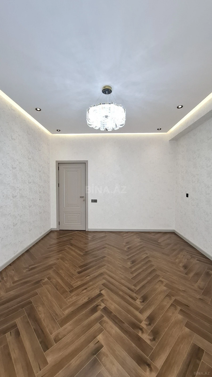 Satılır 2 otaqlı mənzil 82 m²