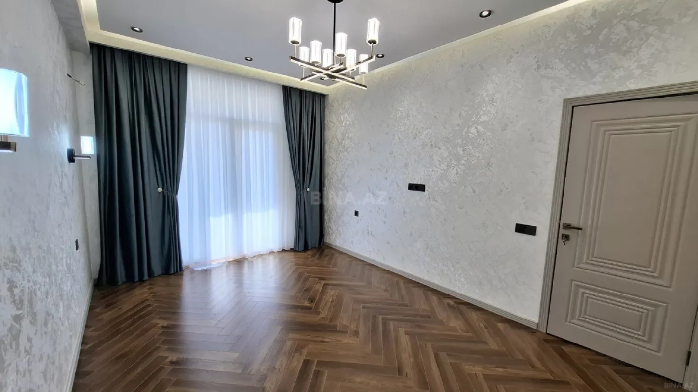 Satılır 2 otaqlı mənzil 82 m²