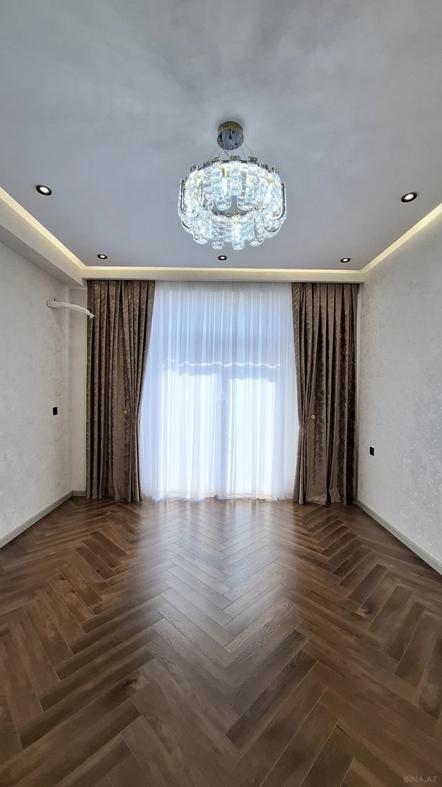 Satılır 2 otaqlı mənzil 82 m²