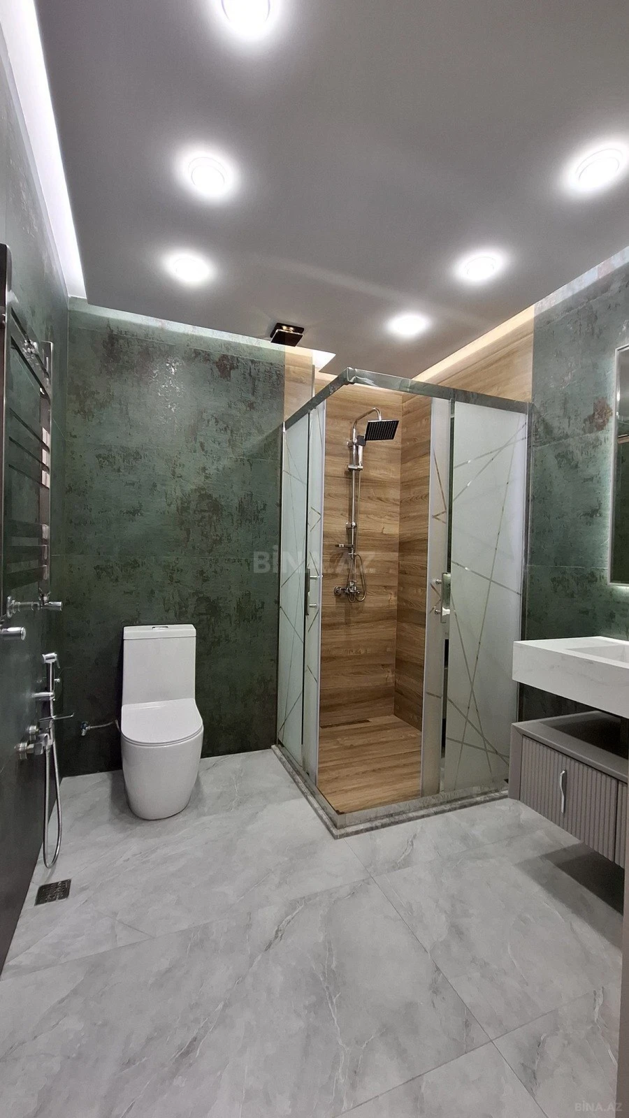 Satılır 2 otaqlı mənzil 82 m²