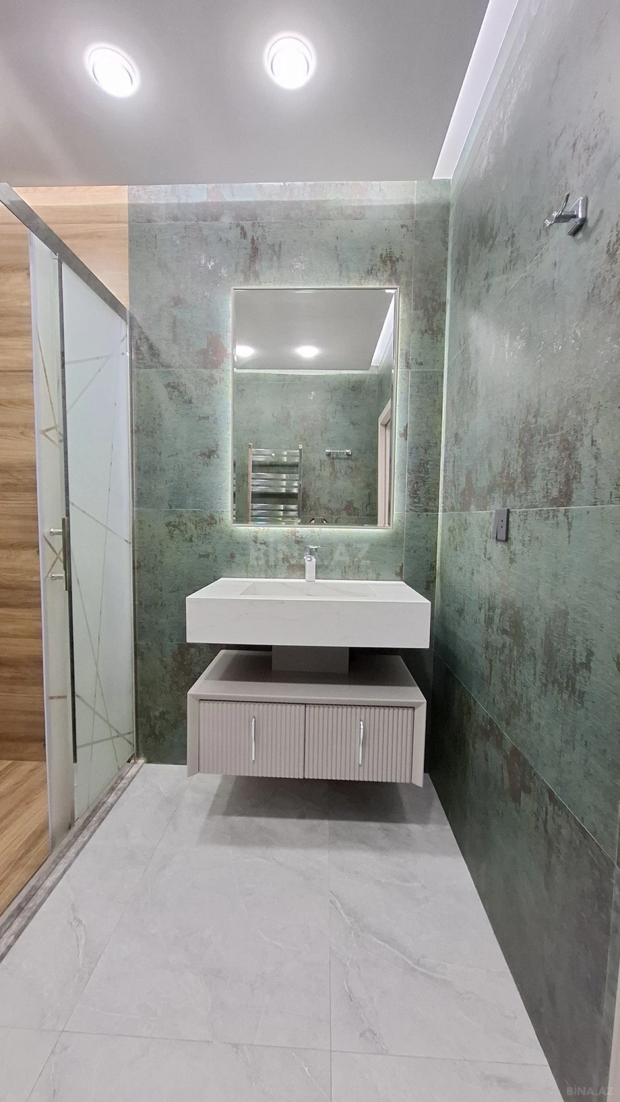 Satılır 2 otaqlı mənzil 82 m²