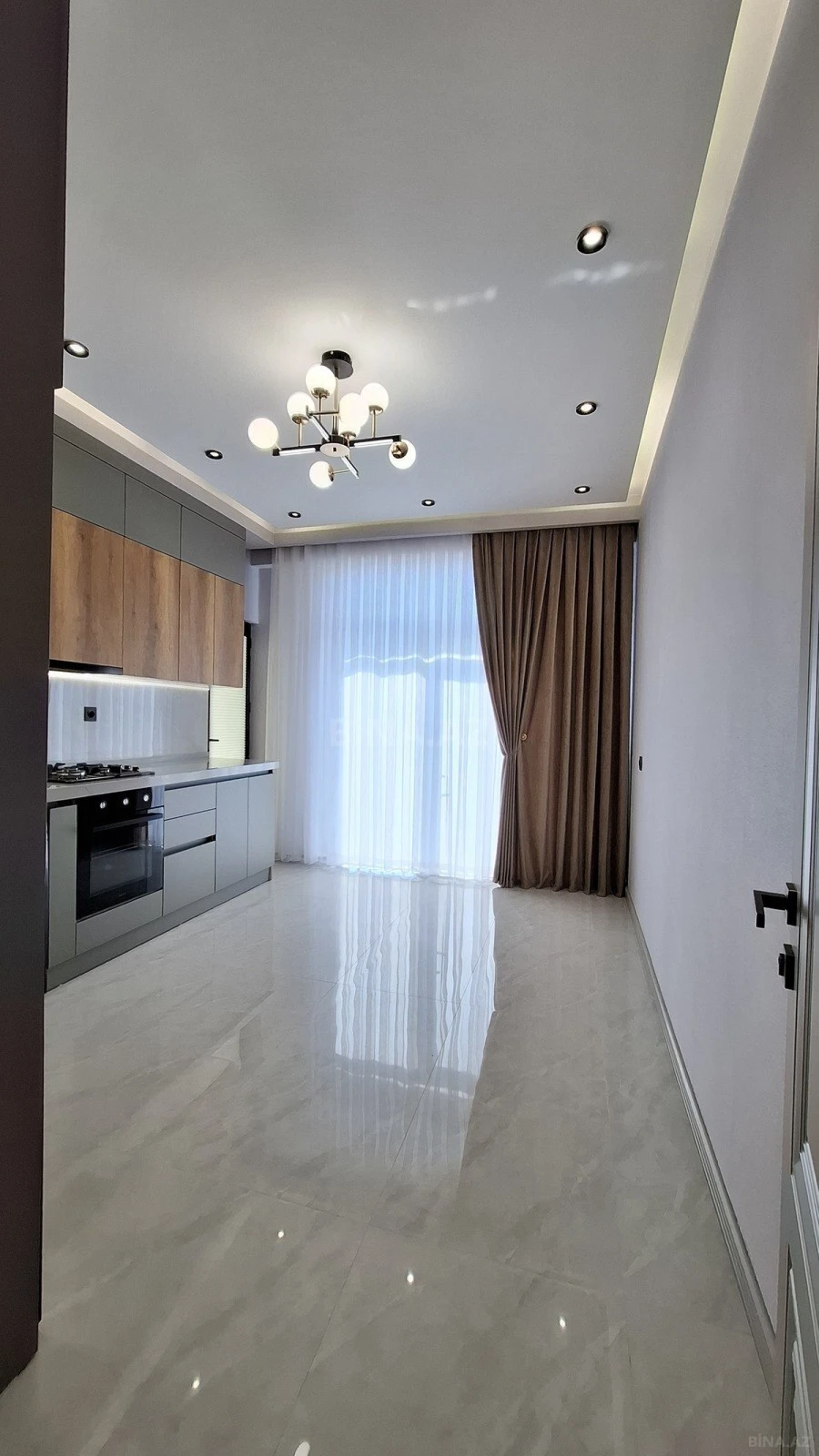 Satılır 2 otaqlı mənzil 82 m²