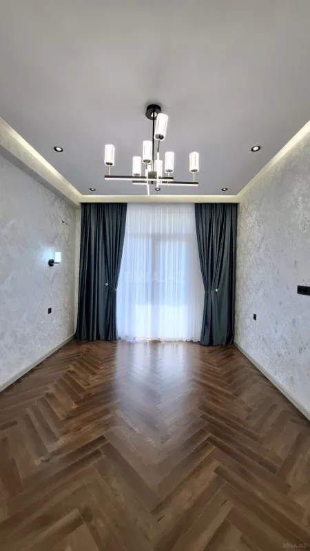 Satılır 2 otaqlı mənzil 82 m²