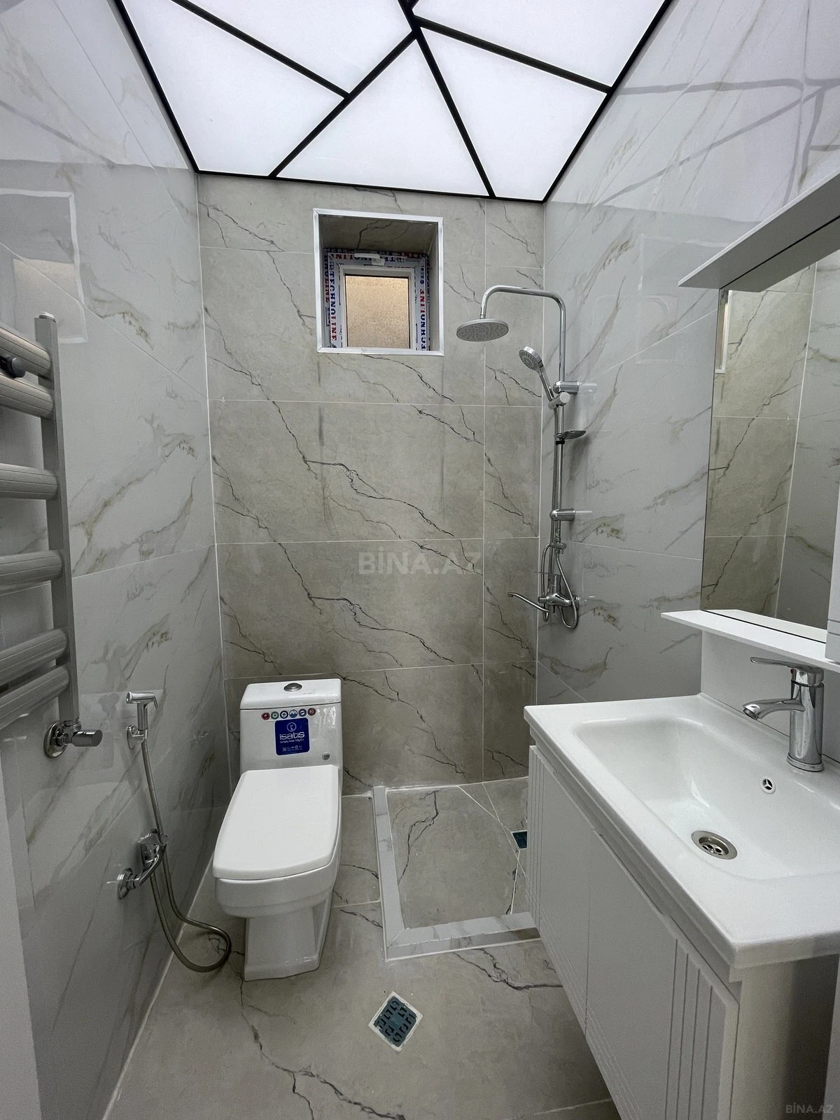 Satılır 4 otaqlı həyət evi 100 m²