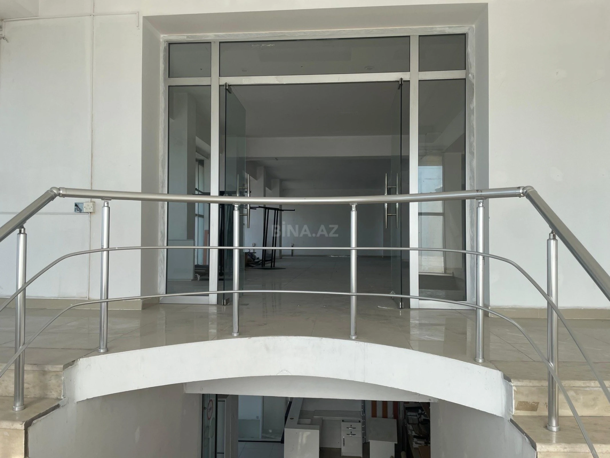 Kirayə verilir obyekt 2000 m²