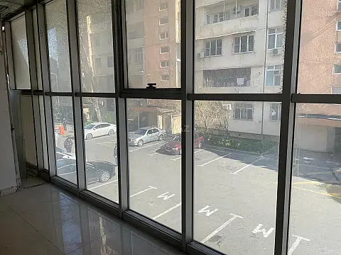 Kirayə verilir obyekt 2000 m² — Bakı, Bakıxanov 2000.00 m²