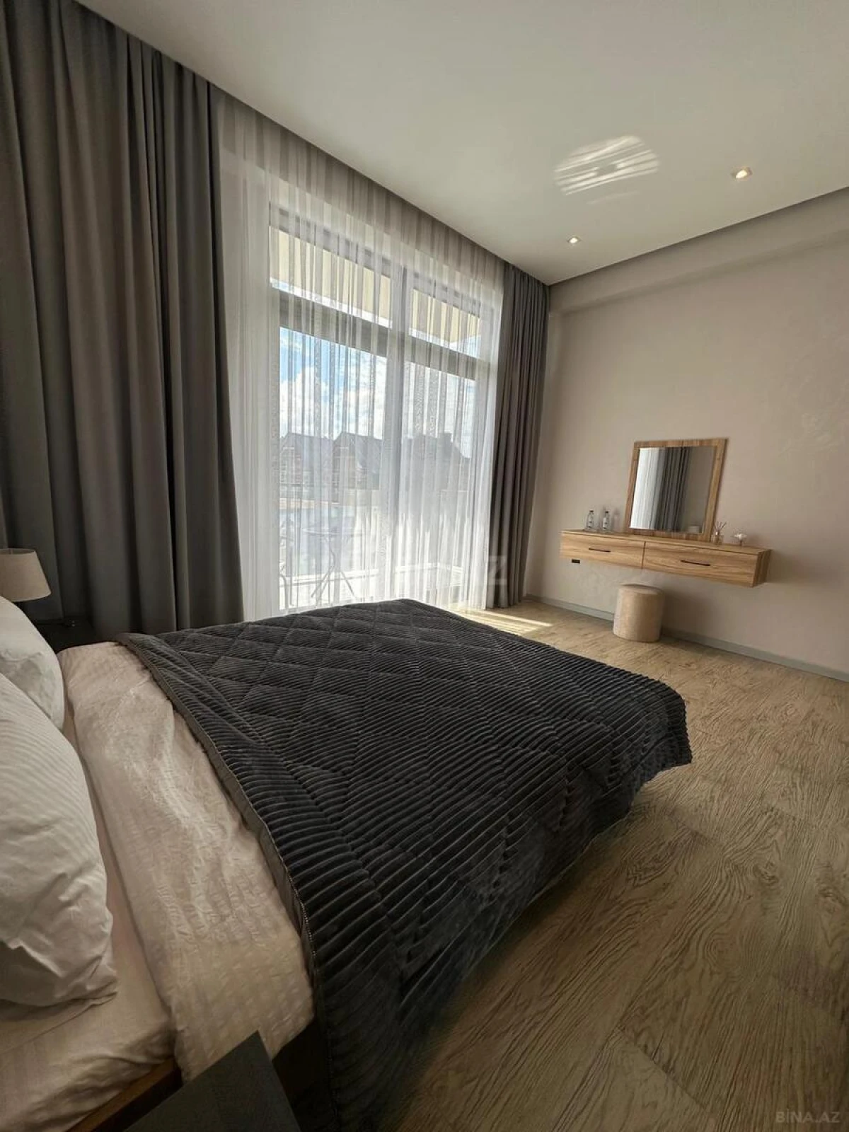 Kirayə verilir 2 otaqlı mənzil 77 m²