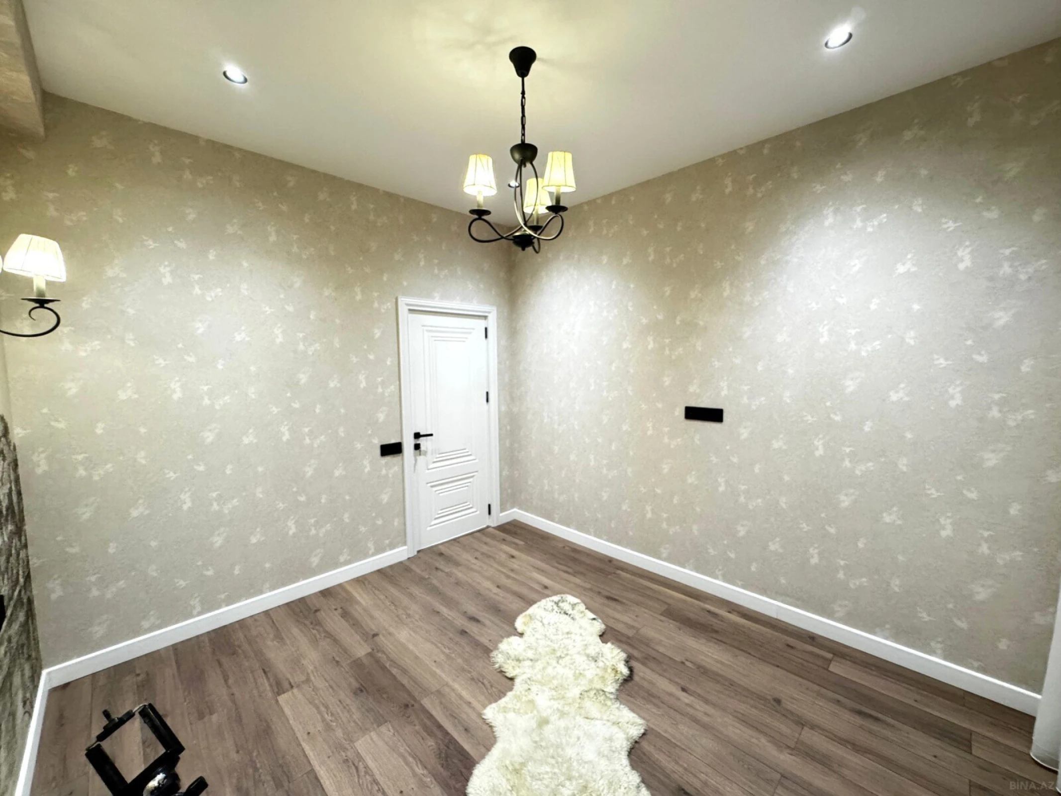 Satılır 2 otaqlı mənzil 61 m²