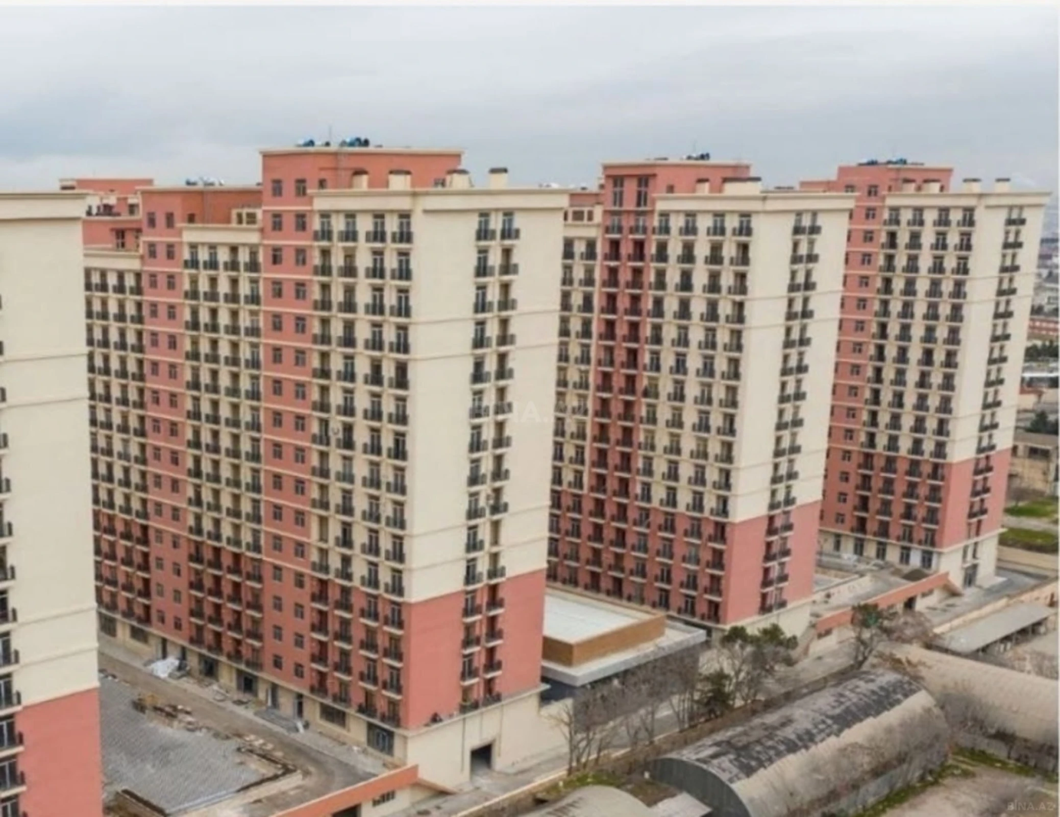 Satılır 2 otaqlı mənzil 61 m²