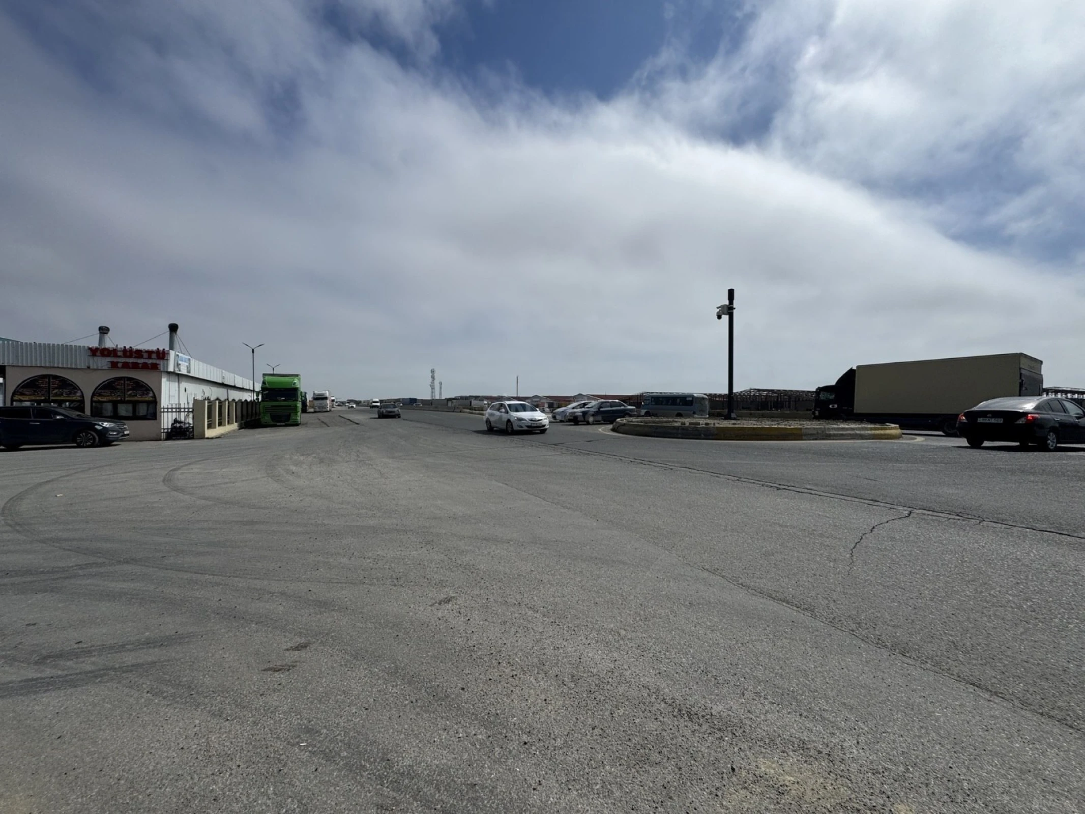 Satılır obyekt 580 m²