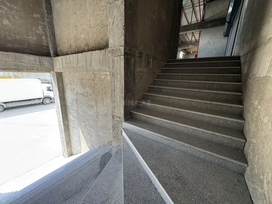 Satılır obyekt 580 m²