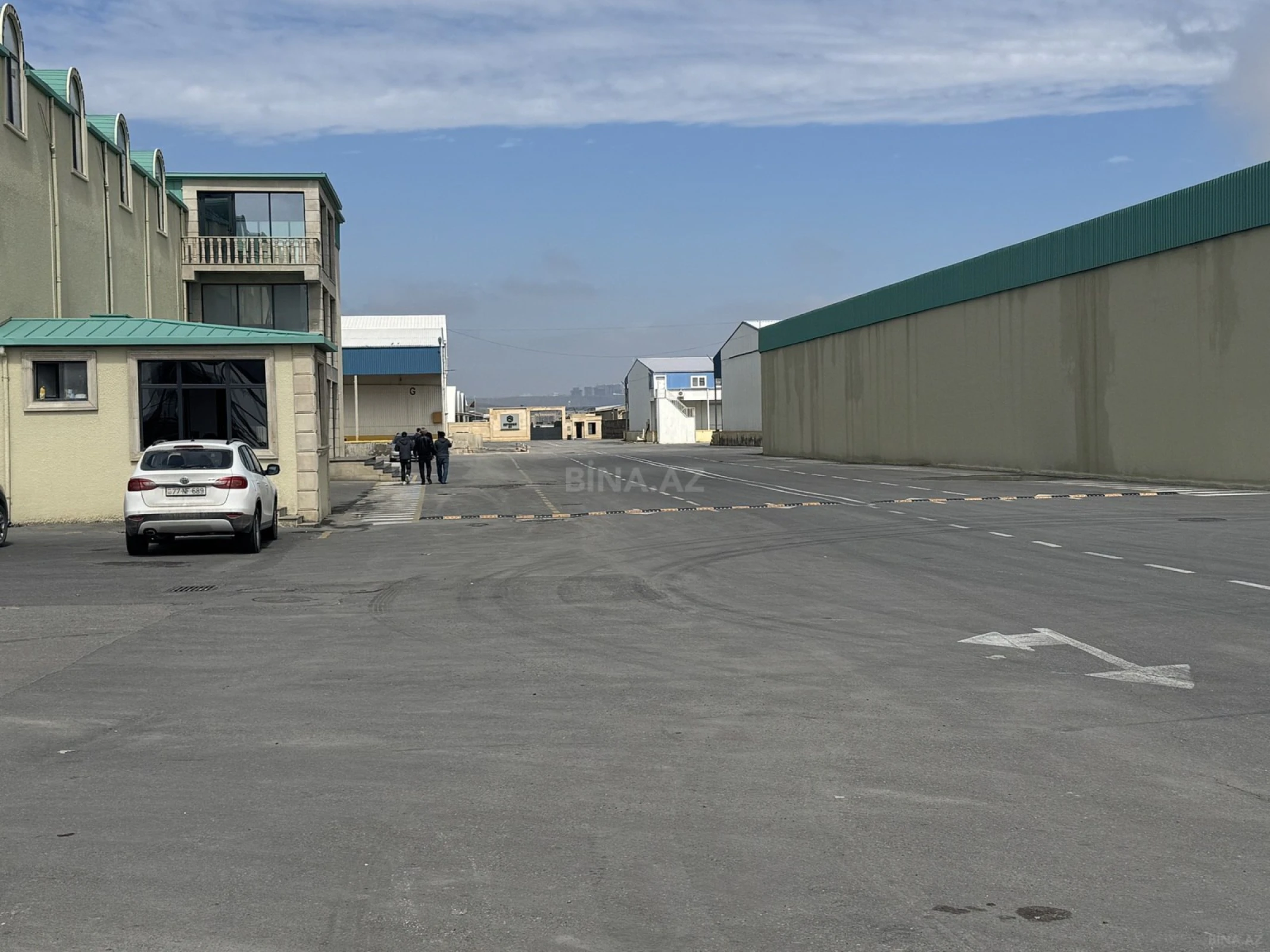 Satılır obyekt 580 m²