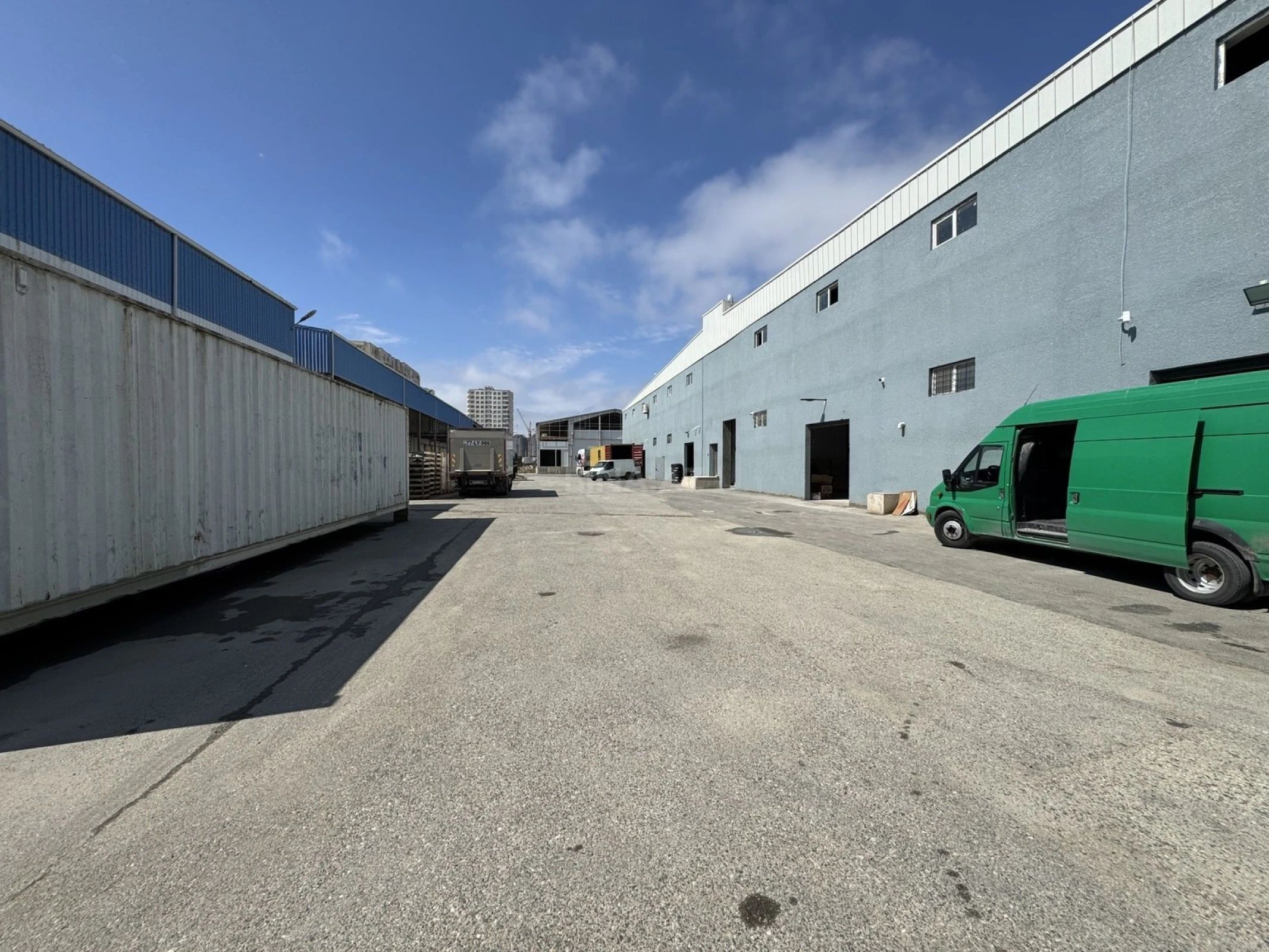 Satılır obyekt 580 m²