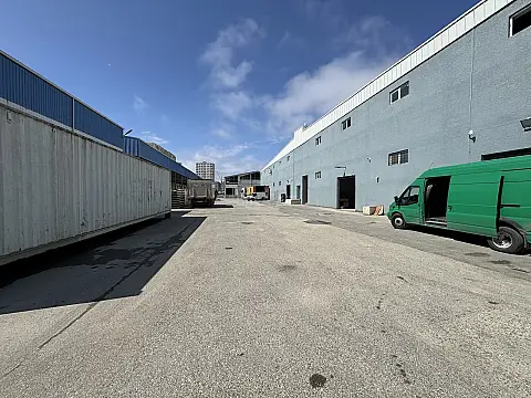 Satılır obyekt 580 m²