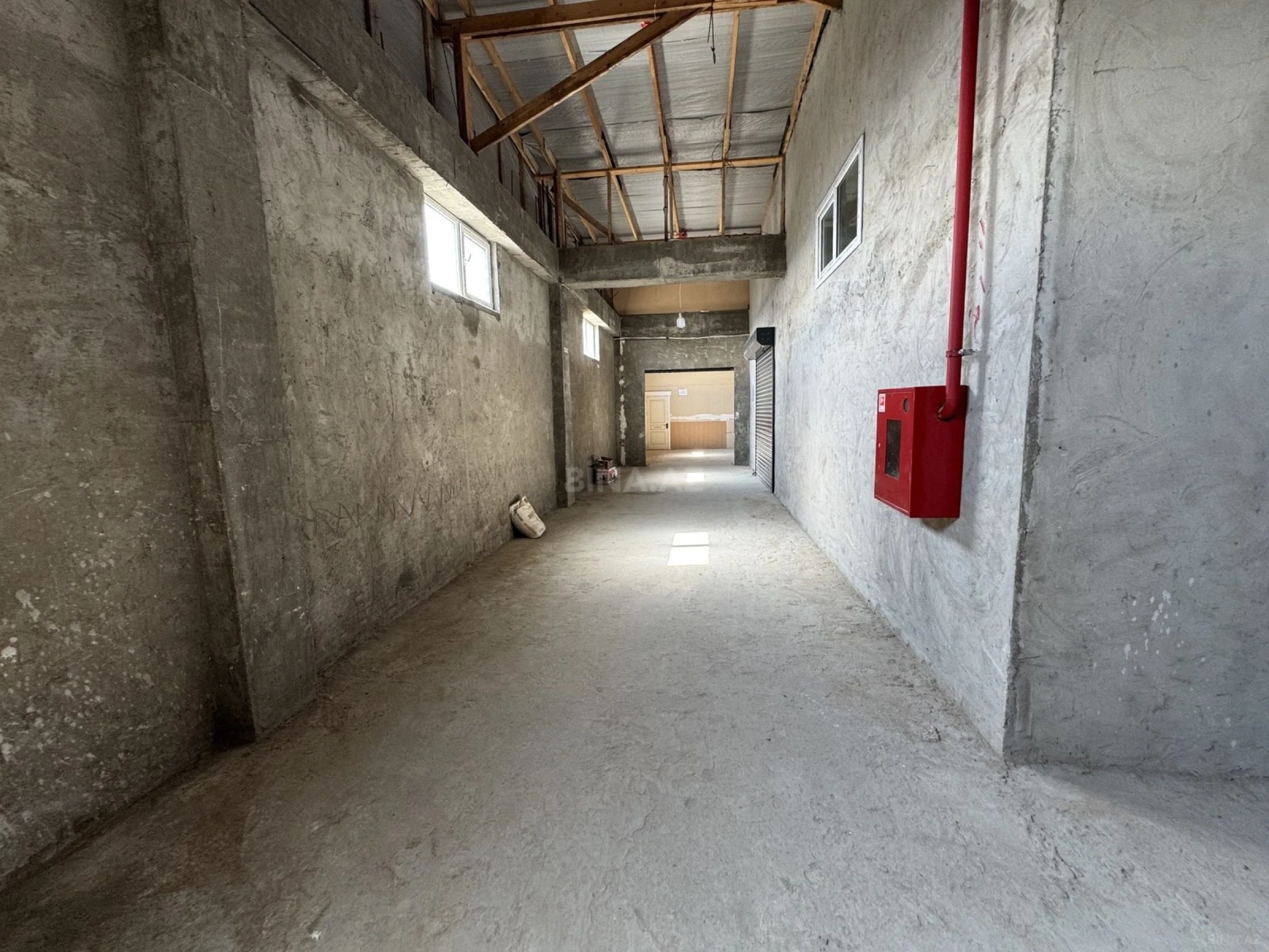 Satılır obyekt 580 m²