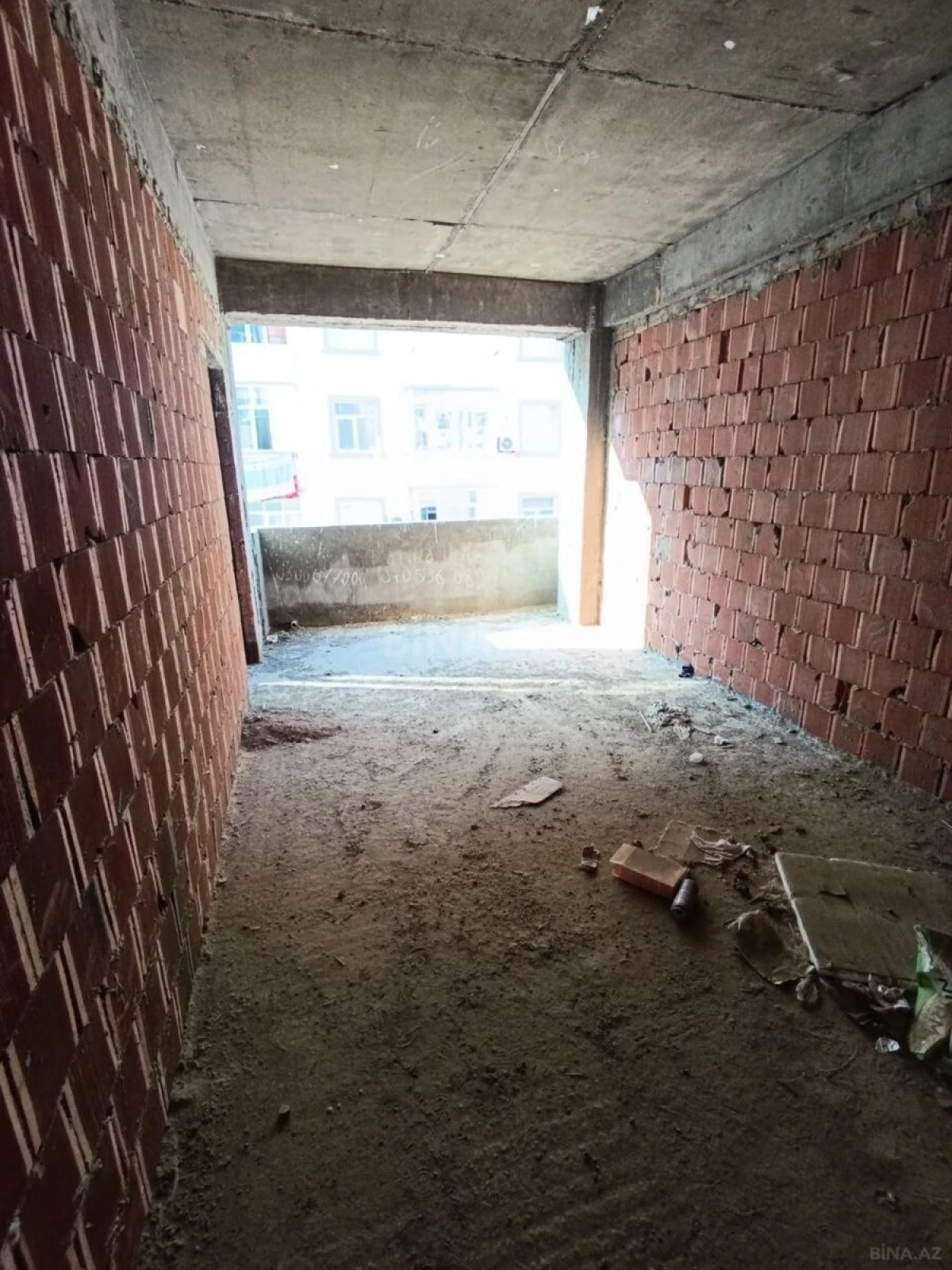 Satılır 1 otaqlı mənzil 56.8 m²