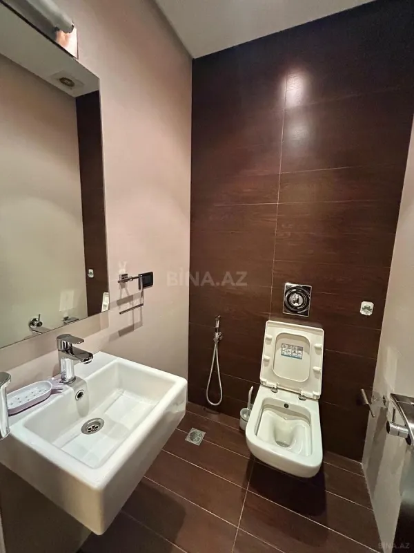 Kirayə verilir 4 otaqlı mənzil 190 m²