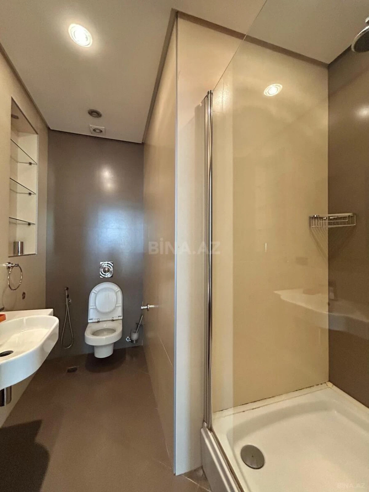 Kirayə verilir 4 otaqlı mənzil 190 m²