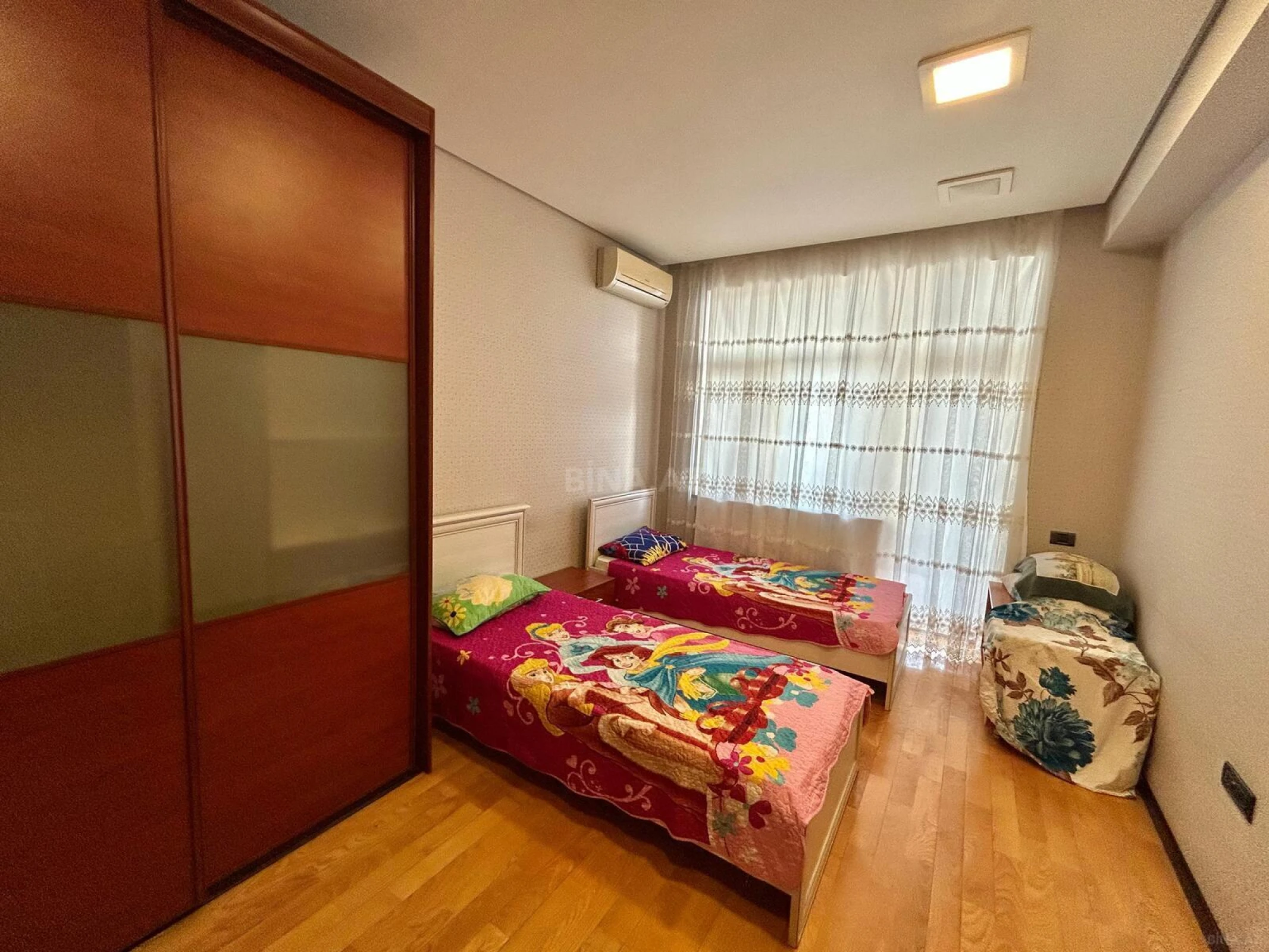 Kirayə verilir 4 otaqlı mənzil 190 m²