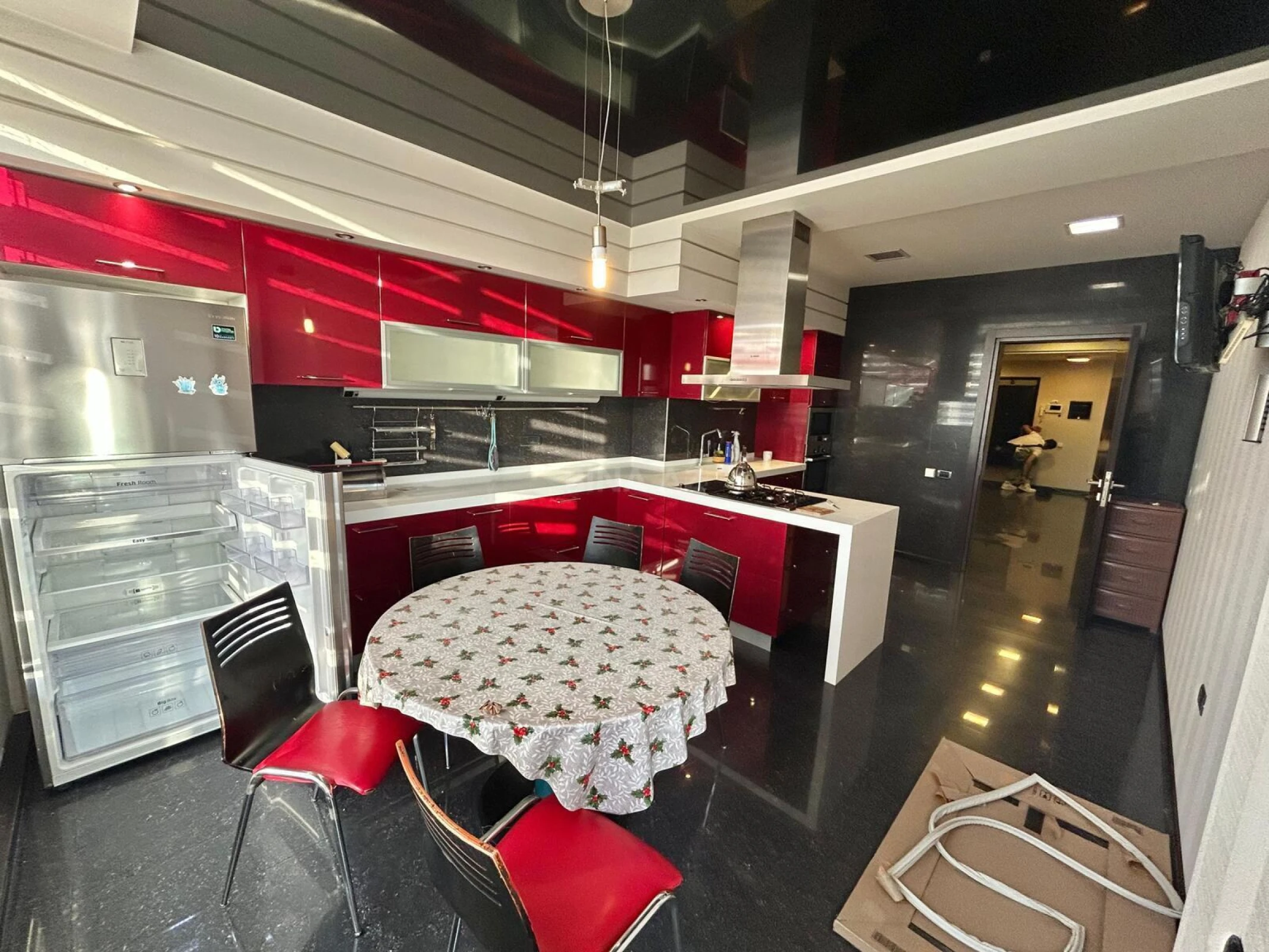 Kirayə verilir 4 otaqlı mənzil 190 m²