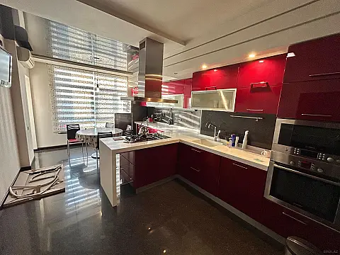 Kirayə verilir 4 otaqlı mənzil 190 m²