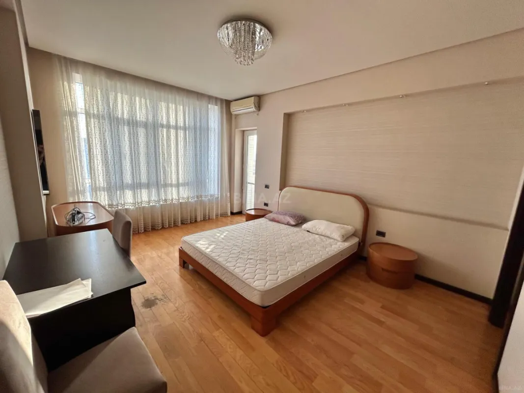 Kirayə verilir 4 otaqlı mənzil 190 m²