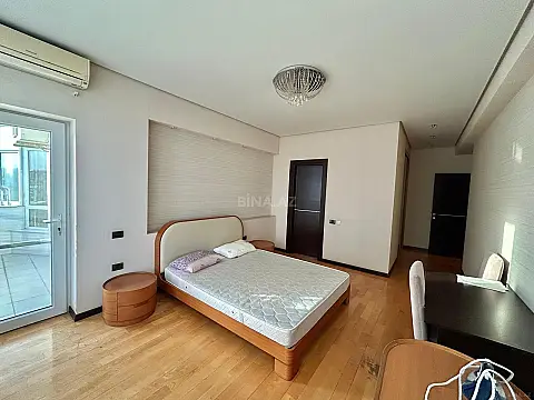 Kirayə verilir 4 otaqlı mənzil 190 m²