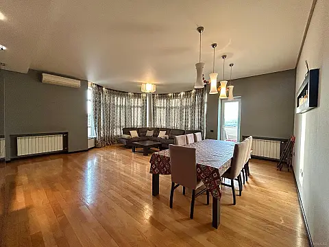 Kirayə verilir 4 otaqlı mənzil 190 m²