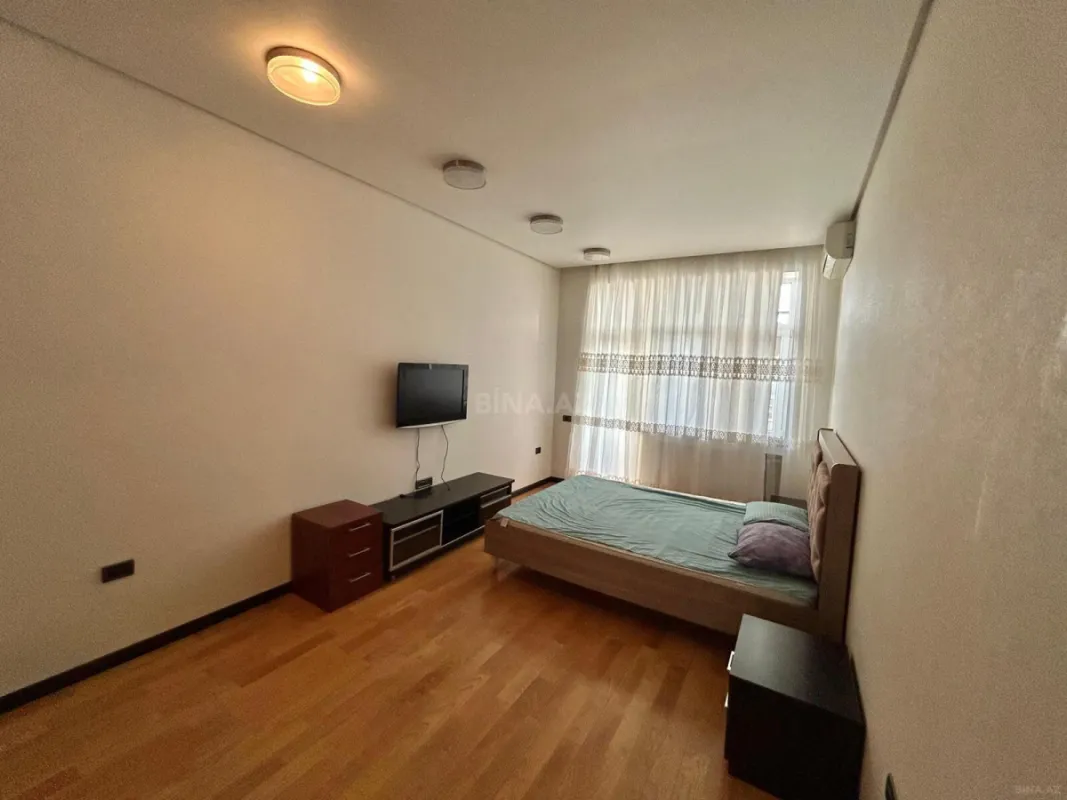 Kirayə verilir 4 otaqlı mənzil 190 m²