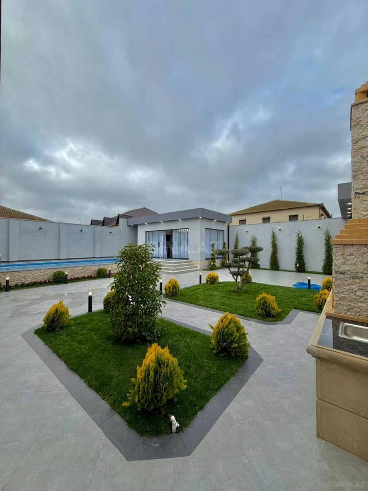 Satılır 4 otaqlı həyət evi 202 m²