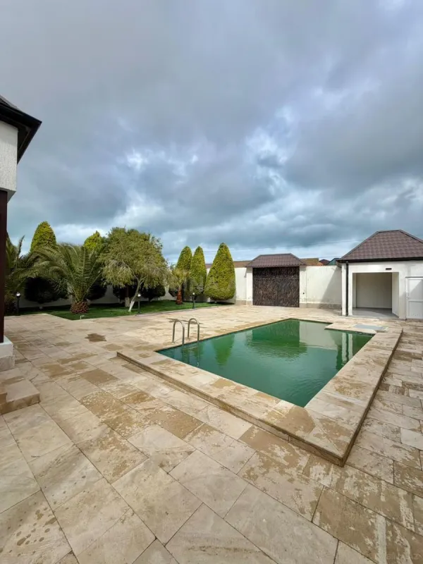 Satılır 4 otaqlı həyət evi 180 m²