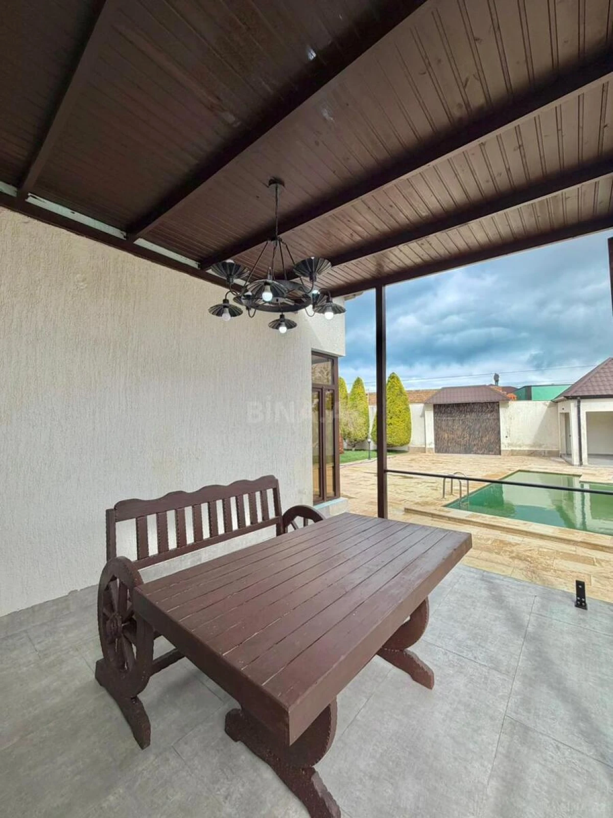 Satılır 4 otaqlı həyət evi 180 m²