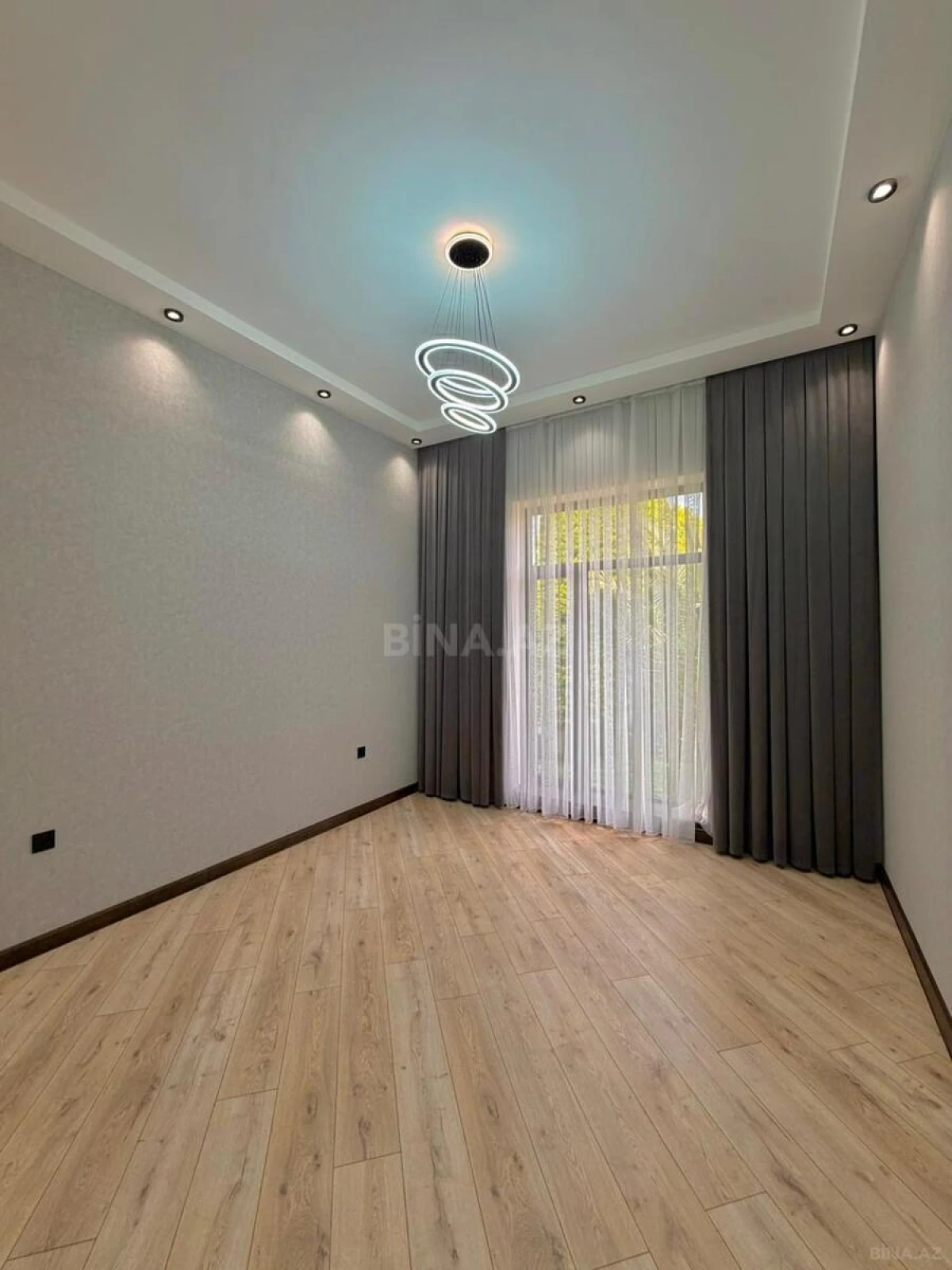 Satılır 4 otaqlı həyət evi 180 m²